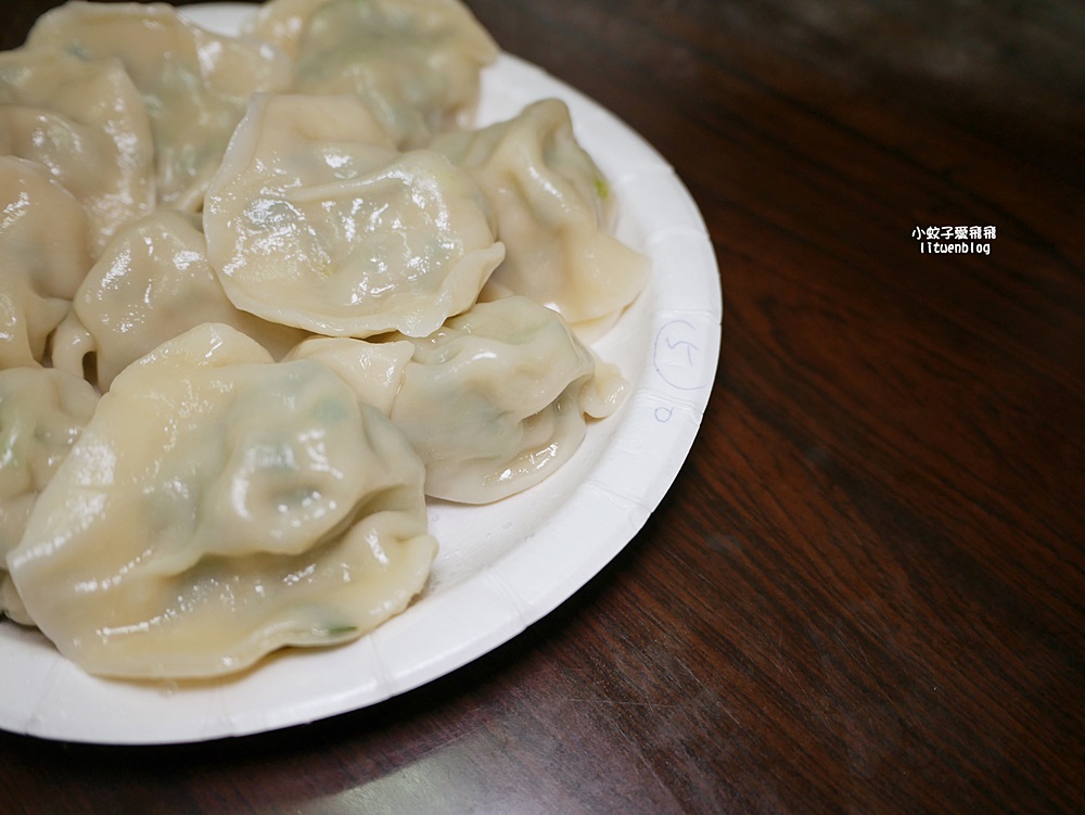 士林美食「阿堂鍋貼水餃」天母人推薦的排隊級鍋貼現包現煎