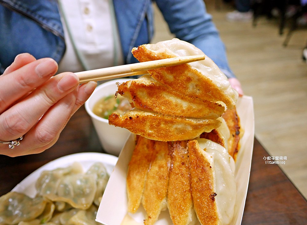 士林美食「阿堂鍋貼水餃」天母人推薦的排隊級鍋貼現包現煎 士林美食「阿堂鍋貼水餃」天母人推薦的排隊級鍋貼現包現煎