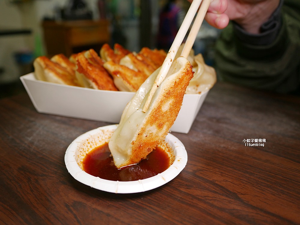 士林美食「阿堂鍋貼水餃」天母人推薦的排隊級鍋貼現包現煎 士林美食「阿堂鍋貼水餃」天母人推薦的排隊級鍋貼現包現煎