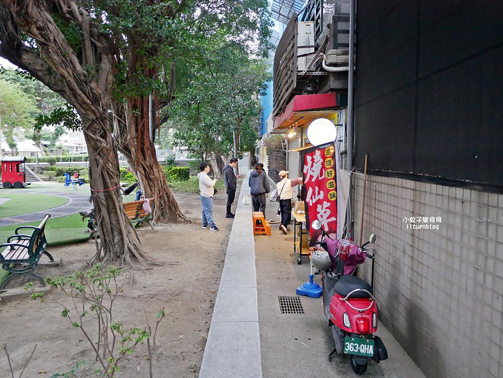 北投美食「腸腸小波雞蛋糕」臘腸狗貓掌狗骨頭造型雞蛋糕，外國觀光客也來買