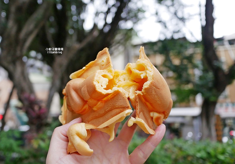 北投美食「腸腸小波雞蛋糕」臘腸狗貓掌狗骨頭造型雞蛋糕，外國觀光客也來買