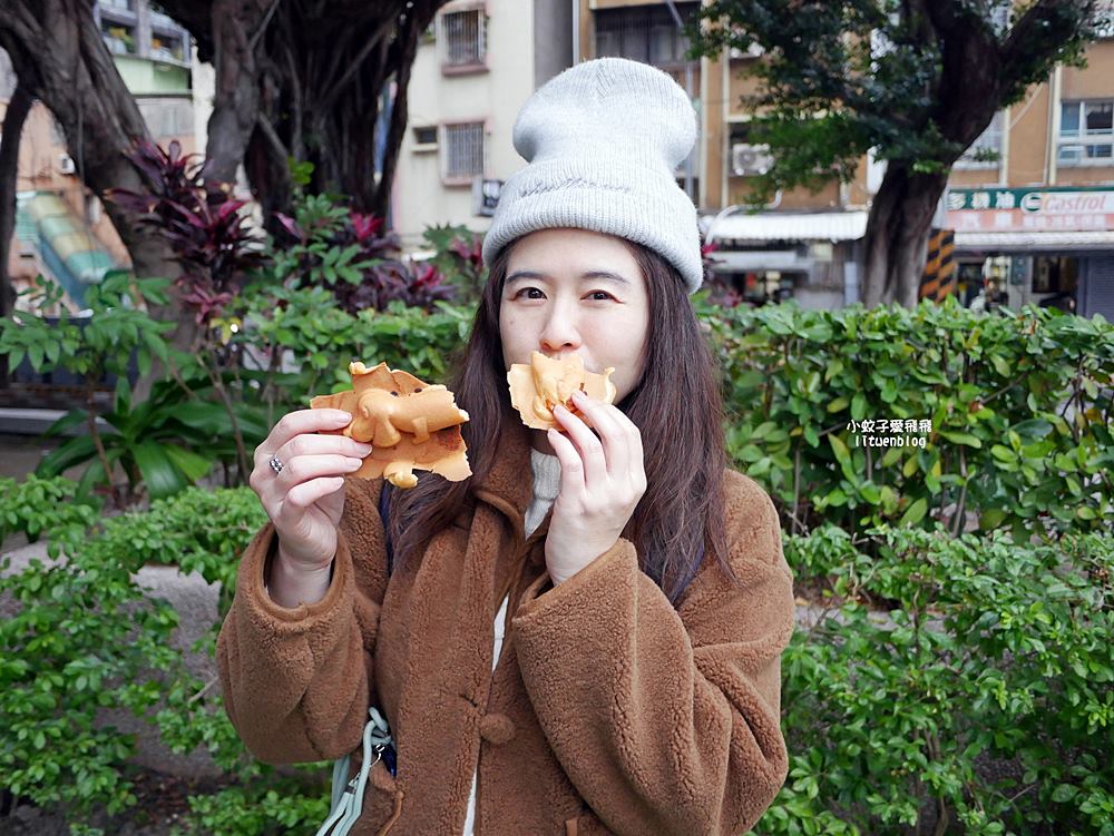 北投美食「腸腸小波雞蛋糕」臘腸狗貓掌狗骨頭造型雞蛋糕，外國觀光客也來買