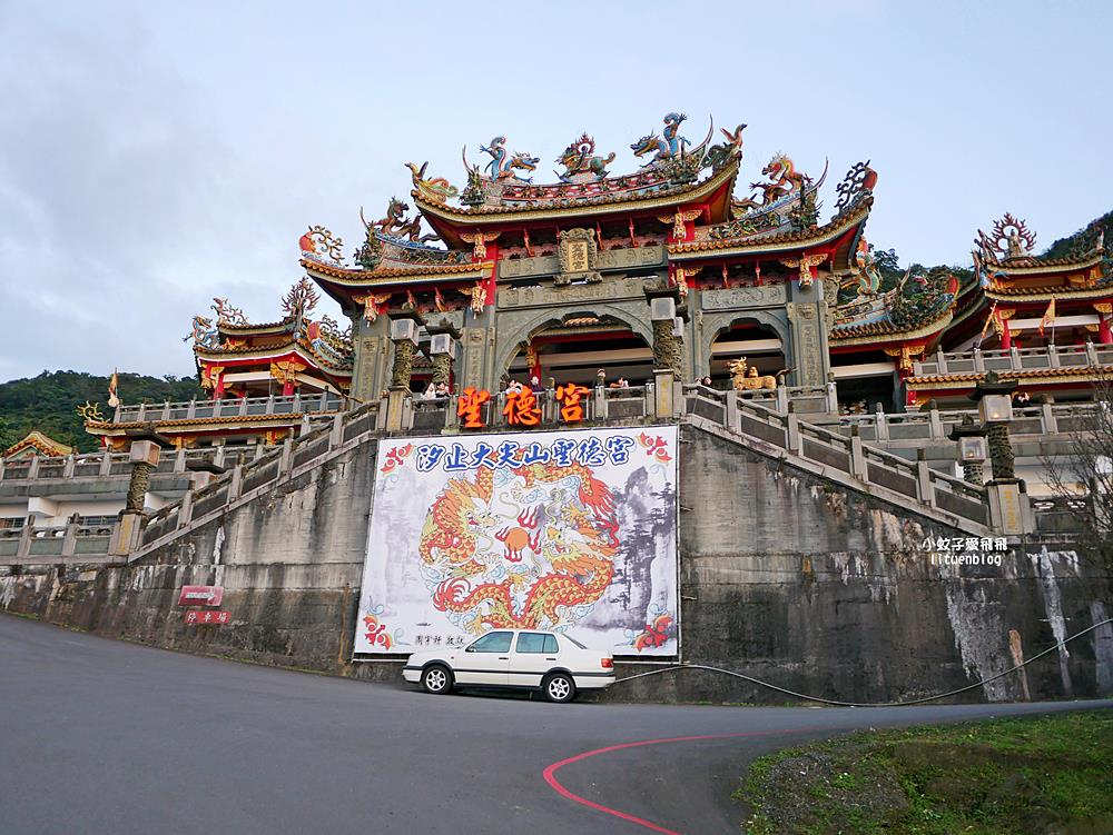 傳統宮廟也能拍出時尚大片！汐止聖德宮180度景觀，捕捉台北盆地黃金時刻