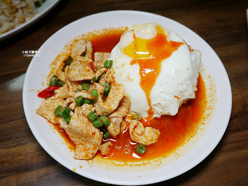 板橋美食「泰樂泰國料理」泰國人開的巷弄美食，營業時間人潮不斷