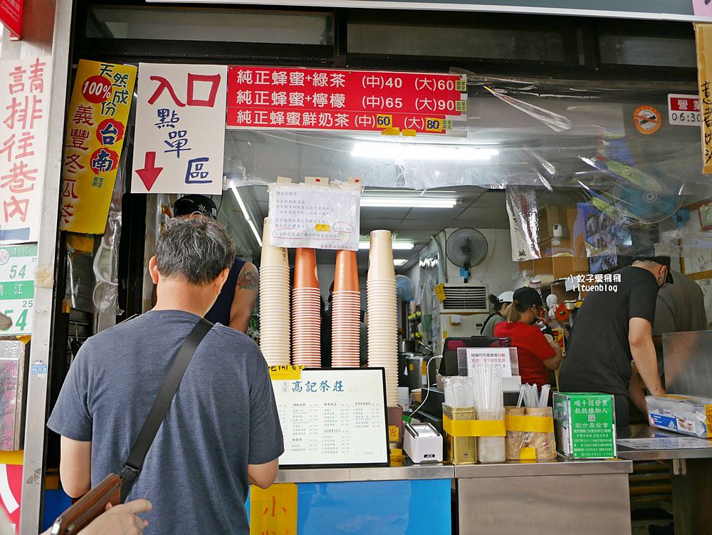 北投市場「北投高記茶莊總店」超人氣茶飲1公升裝才賣30元,袋裝最接地氣 北投市場「北投高記茶莊總店」超人氣茶飲1公升裝才賣30元,袋裝最接地氣