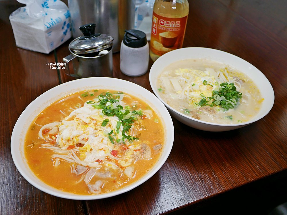 六張梨美食「火紅手桿麵」自製熬煮番茄醬&大骨湯,有勁道的手工麵條 六張梨美食「火紅手桿麵」自製熬煮番茄醬&大骨湯,有勁道的手工麵條
