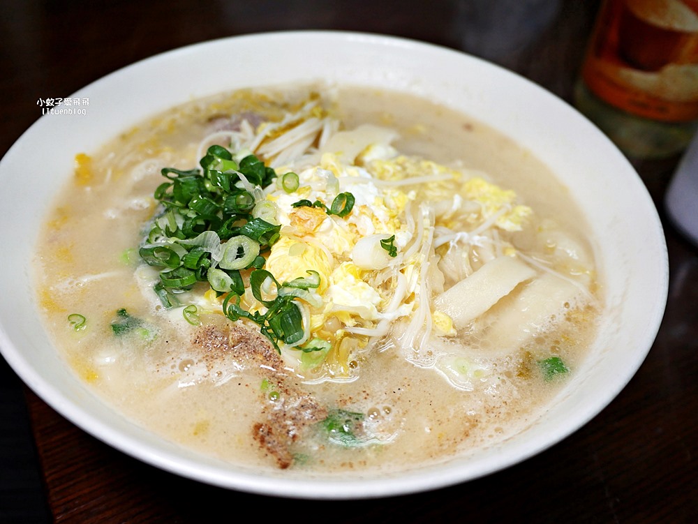 六張梨美食「火紅手桿麵」自製熬煮番茄醬&大骨湯,有勁道的手工麵條 六張梨美食「火紅手桿麵」自製熬煮番茄醬&大骨湯,有勁道的手工麵條