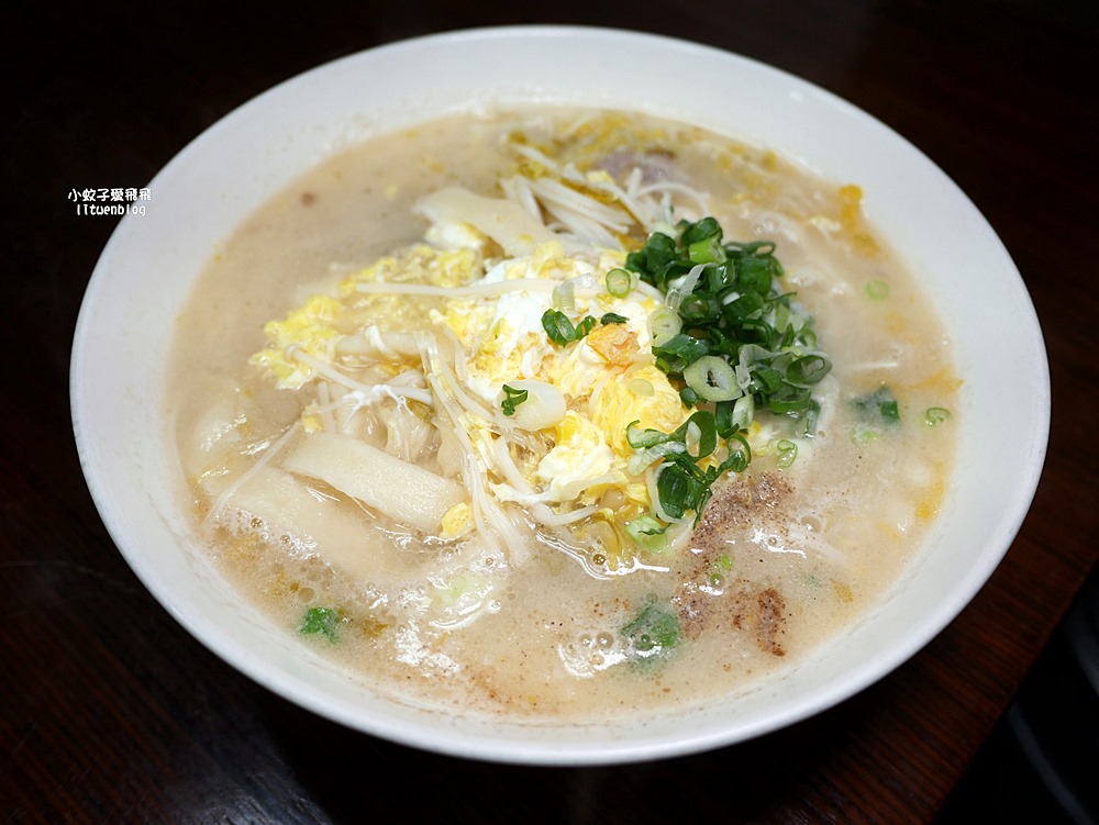 六張梨美食「火紅手桿麵」自製熬煮番茄醬&大骨湯,有勁道的手工麵條 六張梨美食「火紅手桿麵」自製熬煮番茄醬&大骨湯,有勁道的手工麵條
