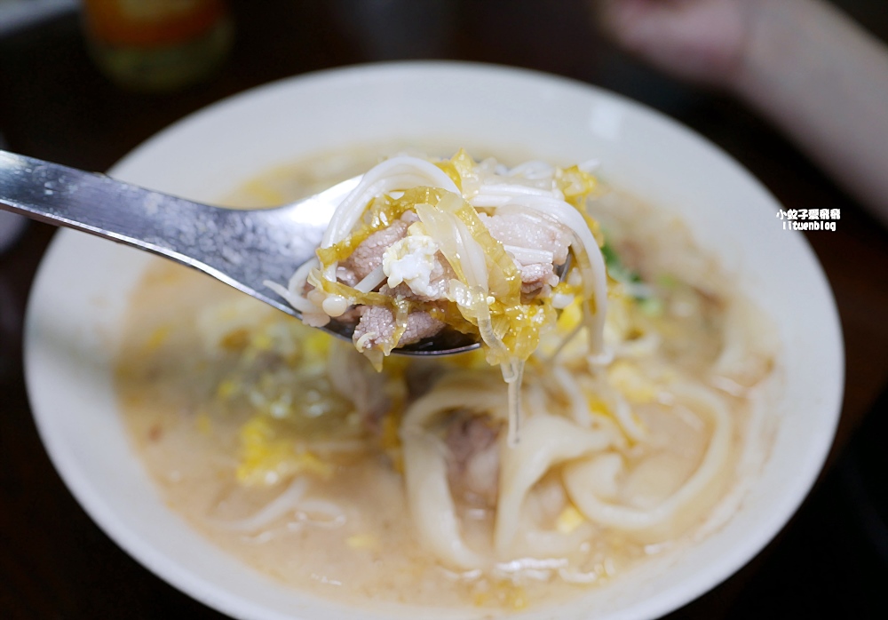 六張梨美食「火紅手桿麵」自製熬煮番茄醬&大骨湯,有勁道的手工麵條 六張梨美食「火紅手桿麵」自製熬煮番茄醬&大骨湯,有勁道的手工麵條