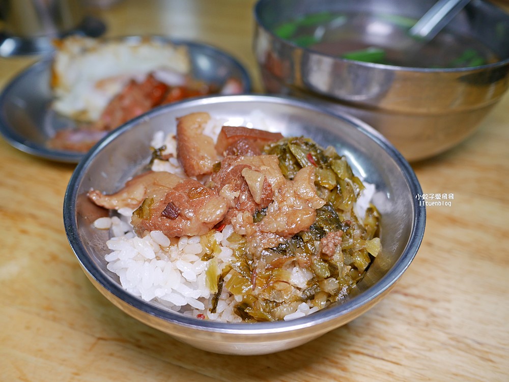 北投市場美食「黃家酸菜滷肉飯」滷肉飯清爽不油膩在地人愛 北投市場美食「黃家酸菜滷肉飯」滷肉飯清爽不油膩在地人愛