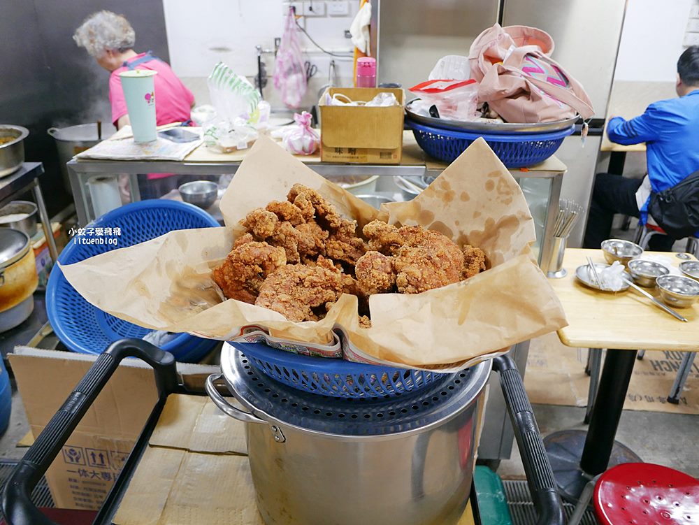 北投市場美食「黃家酸菜滷肉飯」滷肉飯清爽不油膩在地人愛 北投市場美食「黃家酸菜滷肉飯」滷肉飯清爽不油膩在地人愛