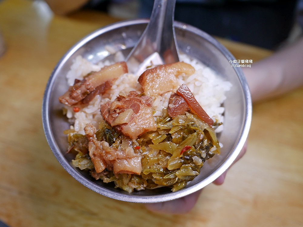 北投市場美食「黃家酸菜滷肉飯」滷肉飯清爽不油膩在地人愛 北投市場美食「黃家酸菜滷肉飯」滷肉飯清爽不油膩在地人愛