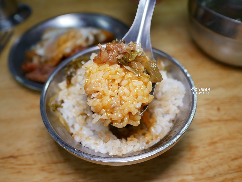 北投市場美食「黃家酸菜滷肉飯」滷肉飯清爽不油膩在地人愛 北投市場美食「黃家酸菜滷肉飯」滷肉飯清爽不油膩在地人愛