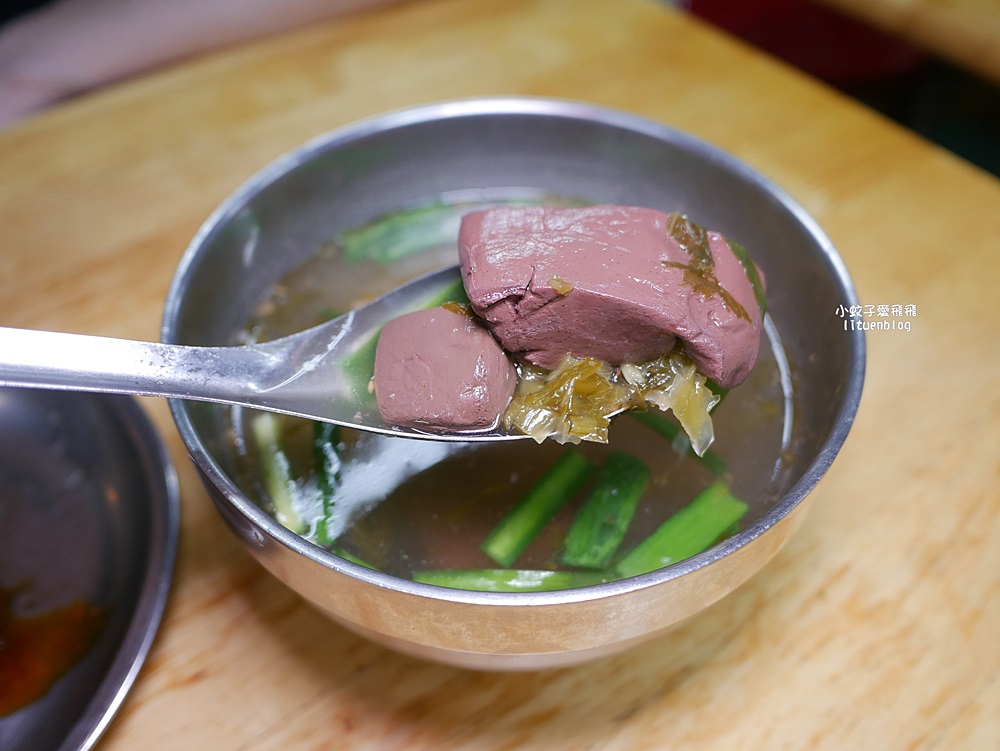 北投市場美食「黃家酸菜滷肉飯」滷肉飯清爽不油膩在地人愛 北投市場美食「黃家酸菜滷肉飯」滷肉飯清爽不油膩在地人愛