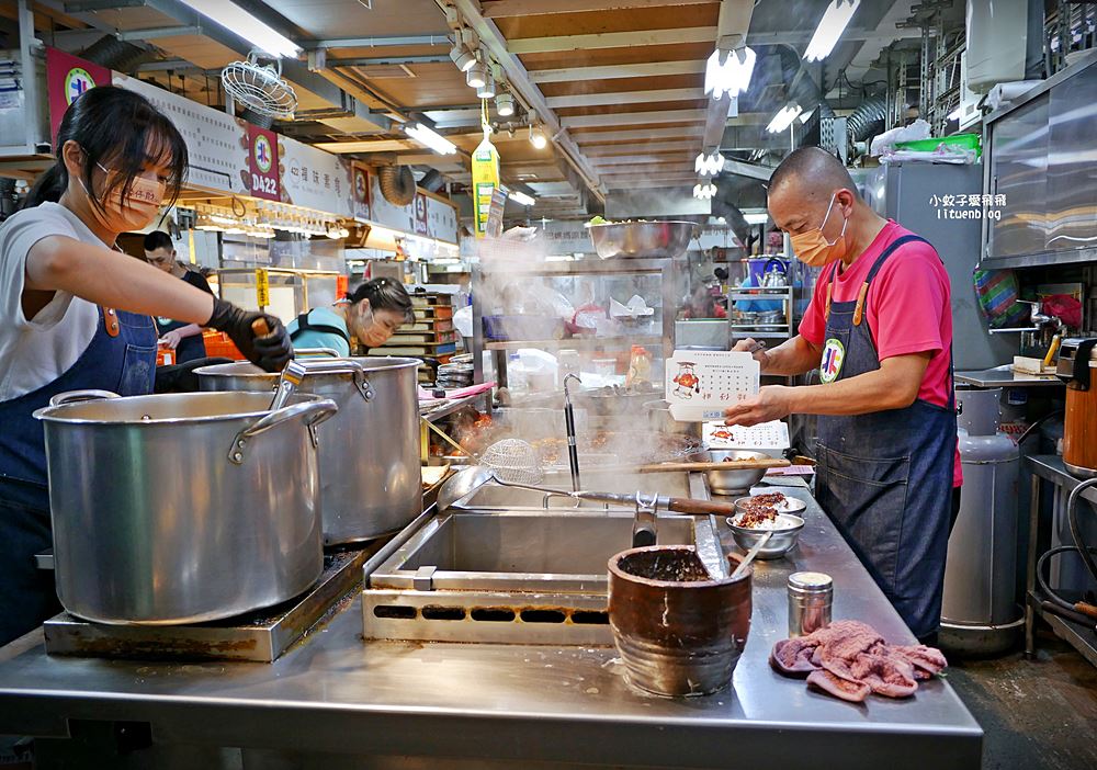 北投市場美食「矮仔財滷肉飯」近半世紀滋味，北投最夯黑金滷肉飯