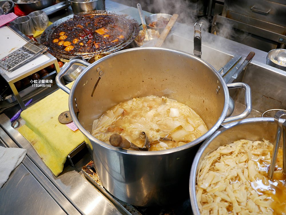 北投市場美食「矮仔財滷肉飯」近半世紀滋味，北投最夯黑金滷肉飯