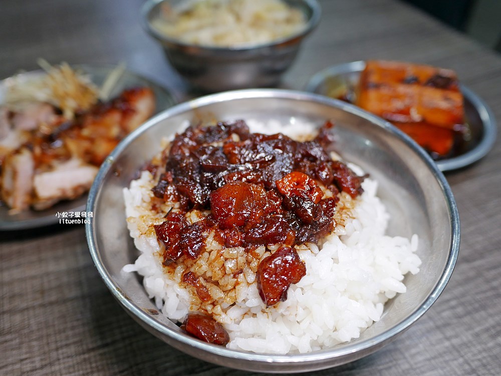 北投市場美食「矮仔財滷肉飯」近半世紀滋味，北投最夯黑金滷肉飯