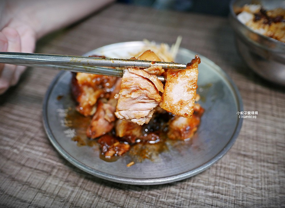 北投市場美食「矮仔財滷肉飯」近半世紀滋味，北投最夯黑金滷肉飯