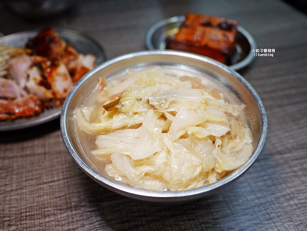北投市場美食「矮仔財滷肉飯」近半世紀滋味，北投最夯黑金滷肉飯