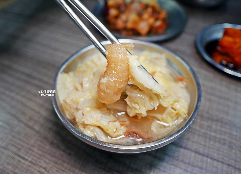 北投市場美食「矮仔財滷肉飯」近半世紀滋味，北投最夯黑金滷肉飯
