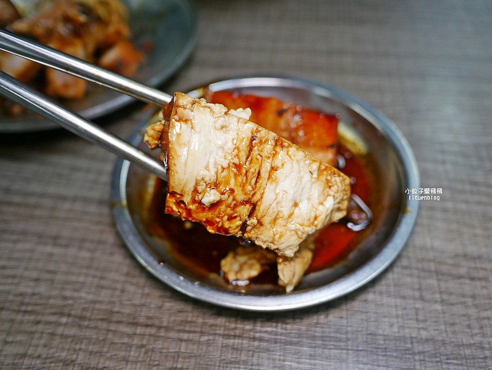 北投市場美食「矮仔財滷肉飯」近半世紀滋味，北投最夯黑金滷肉飯