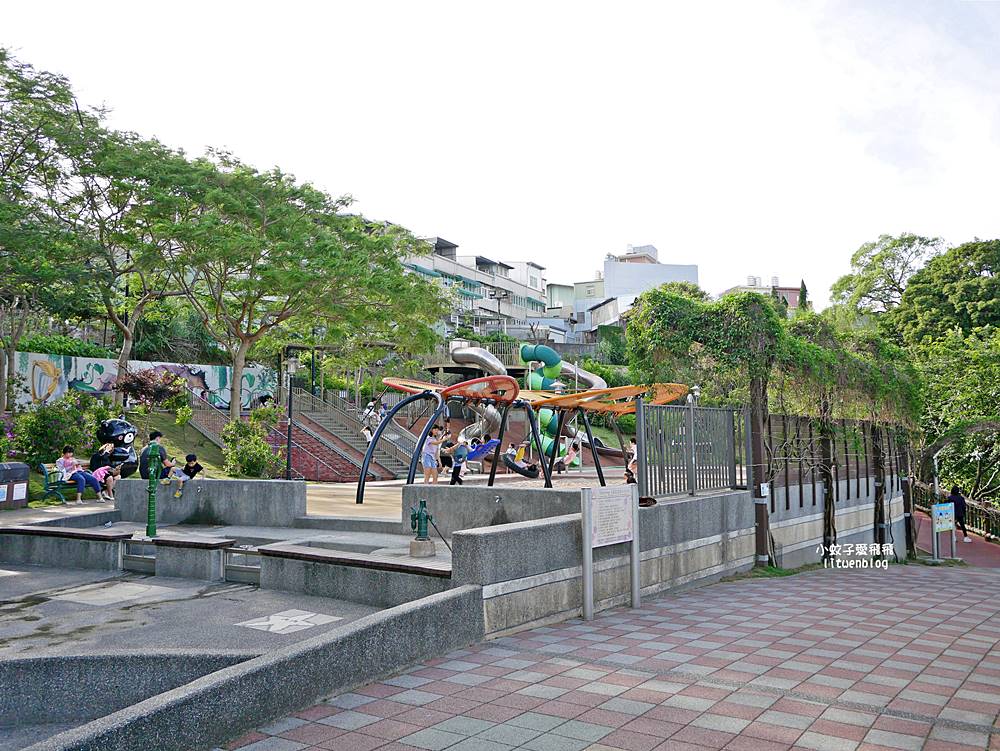 2026鶯歌永吉公園3D彩繪花廊步道、豐富兒童遊戲設施,炮仗花熱門景點,三鶯線永吉公園站 2026鶯歌永吉公園3D彩繪花廊步道、豐富兒童遊戲設施,炮仗花熱門景點,三鶯線永吉公園站