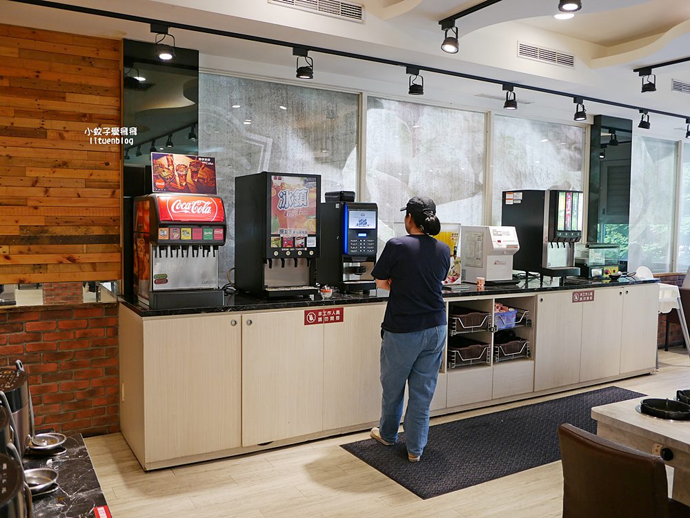 三峽火鍋｜三峽北大火鍋「六扇門時尚湯鍋三峽學成店」小火鍋自助吧用餐不限時，三鶯線臺北大學站