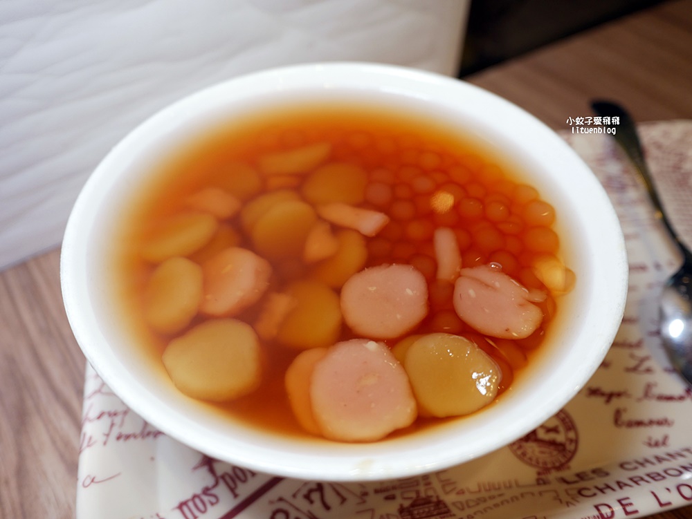 三峽北大美食「鴉片粉圓北大店」經典扁平芋圓地瓜圓與Q彈蜜漬粉圓