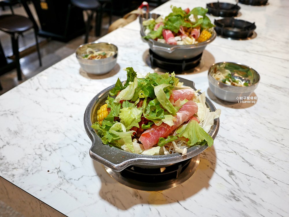 三峽北大火鍋「八鍋臭臭鍋、八鍋小火鍋北大店」19種湯頭+肉燥飯飲料冰淇淋吃到飽,三鶯線三峽站 三峽北大火鍋「八鍋臭臭鍋、八鍋小火鍋北大店」19種湯頭+肉燥飯飲料冰淇淋吃到飽,三鶯線三峽站