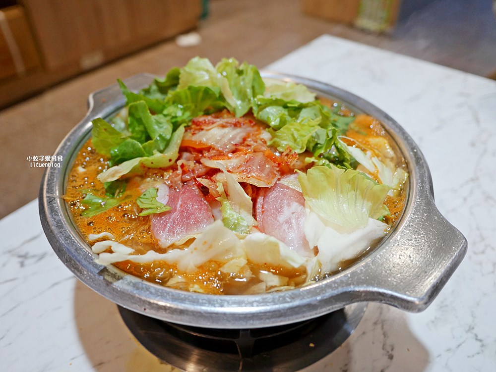 三峽北大火鍋「八鍋臭臭鍋、八鍋小火鍋北大店」19種湯頭+肉燥飯飲料冰淇淋吃到飽,三鶯線三峽站 三峽北大火鍋「八鍋臭臭鍋、八鍋小火鍋北大店」19種湯頭+肉燥飯飲料冰淇淋吃到飽,三鶯線三峽站
