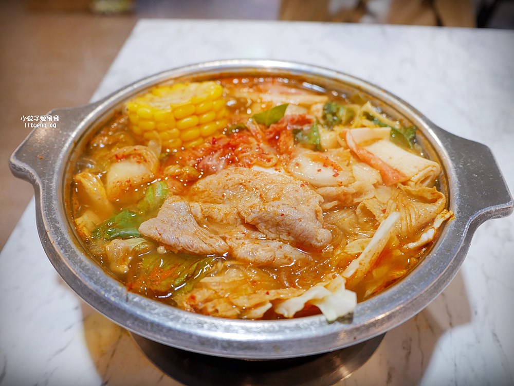 三峽北大火鍋「八鍋臭臭鍋、八鍋小火鍋北大店」19種湯頭+肉燥飯飲料冰淇淋吃到飽,三鶯線三峽站 三峽北大火鍋「八鍋臭臭鍋、八鍋小火鍋北大店」19種湯頭+肉燥飯飲料冰淇淋吃到飽,三鶯線三峽站