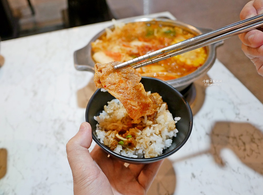 三峽北大火鍋「八鍋臭臭鍋、八鍋小火鍋北大店」19種湯頭+肉燥飯飲料冰淇淋吃到飽，三鶯線三峽站
