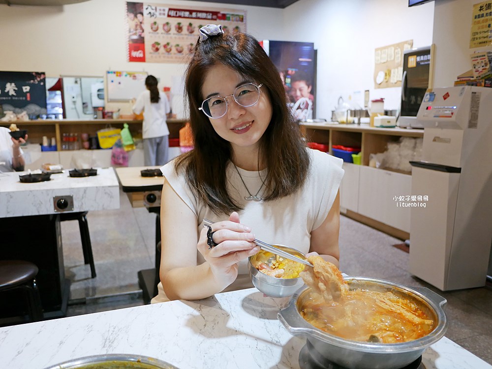 三峽北大火鍋「八鍋臭臭鍋、八鍋小火鍋北大店」19種湯頭+肉燥飯飲料冰淇淋吃到飽，三鶯線三峽站