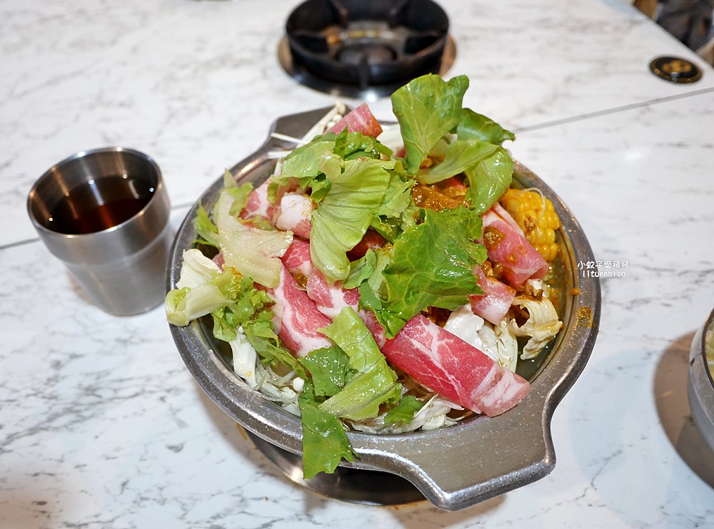 三峽北大火鍋「八鍋臭臭鍋、八鍋小火鍋北大店」19種湯頭+肉燥飯飲料冰淇淋吃到飽,三鶯線三峽站 三峽北大火鍋「八鍋臭臭鍋、八鍋小火鍋北大店」19種湯頭+肉燥飯飲料冰淇淋吃到飽,三鶯線三峽站