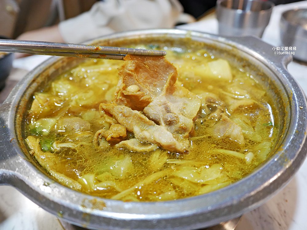 三峽北大火鍋「八鍋臭臭鍋、八鍋小火鍋北大店」19種湯頭+肉燥飯飲料冰淇淋吃到飽,三鶯線三峽站 三峽北大火鍋「八鍋臭臭鍋、八鍋小火鍋北大店」19種湯頭+肉燥飯飲料冰淇淋吃到飽,三鶯線三峽站