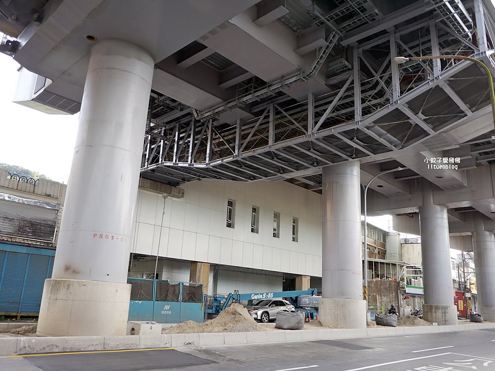 三峽景點「三峽花市」花卉園藝器具肥料品項多物美價廉，三鶯線長壽山站