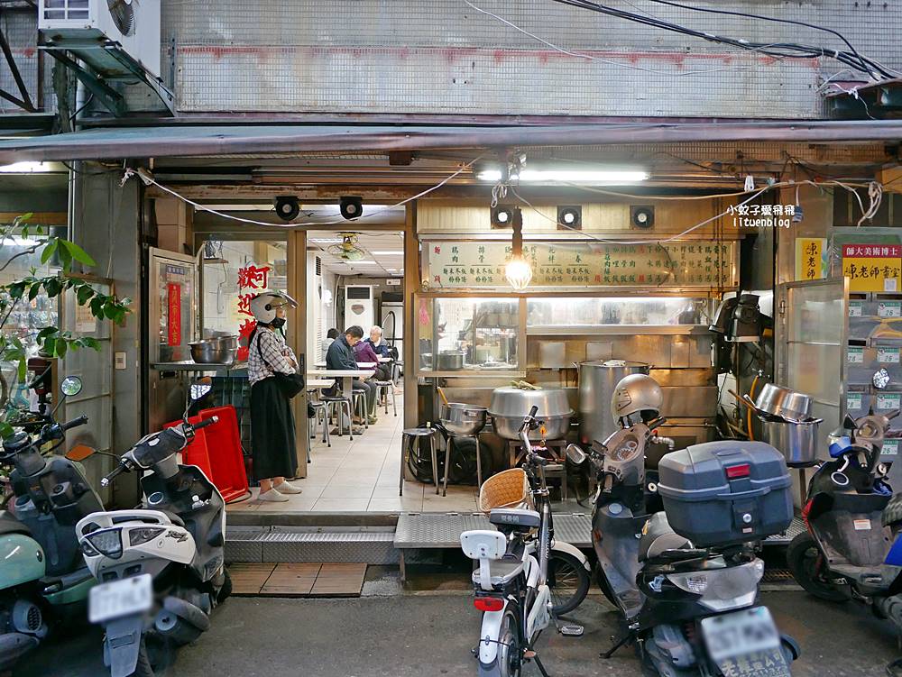 麟光站美食「阿輝鵝肉店」黎孝公園旁沒有招牌的人氣鵝肉小吃