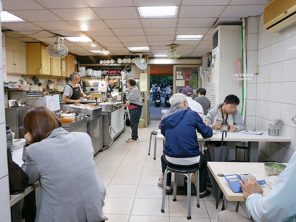 麟光站美食「阿輝鵝肉店」黎孝公園旁沒有招牌的人氣鵝肉小吃