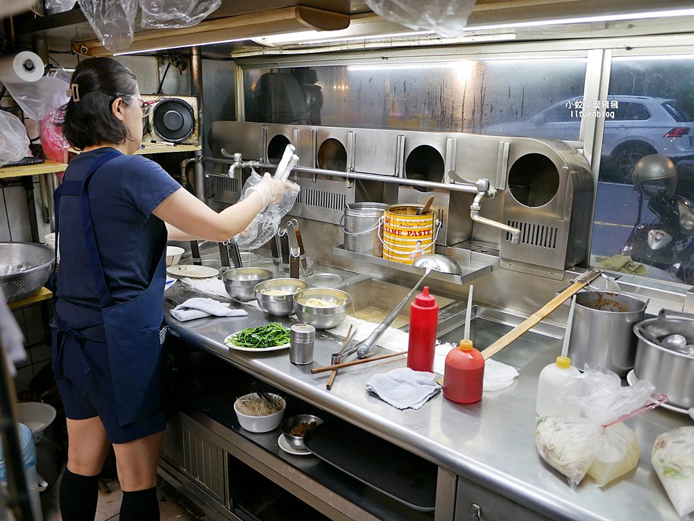 麟光站美食「阿輝鵝肉店」黎孝公園旁沒有招牌的人氣鵝肉小吃