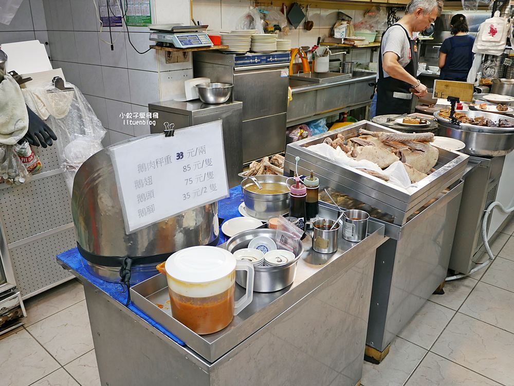 麟光站美食「阿輝鵝肉店」黎孝公園旁沒有招牌的人氣鵝肉小吃