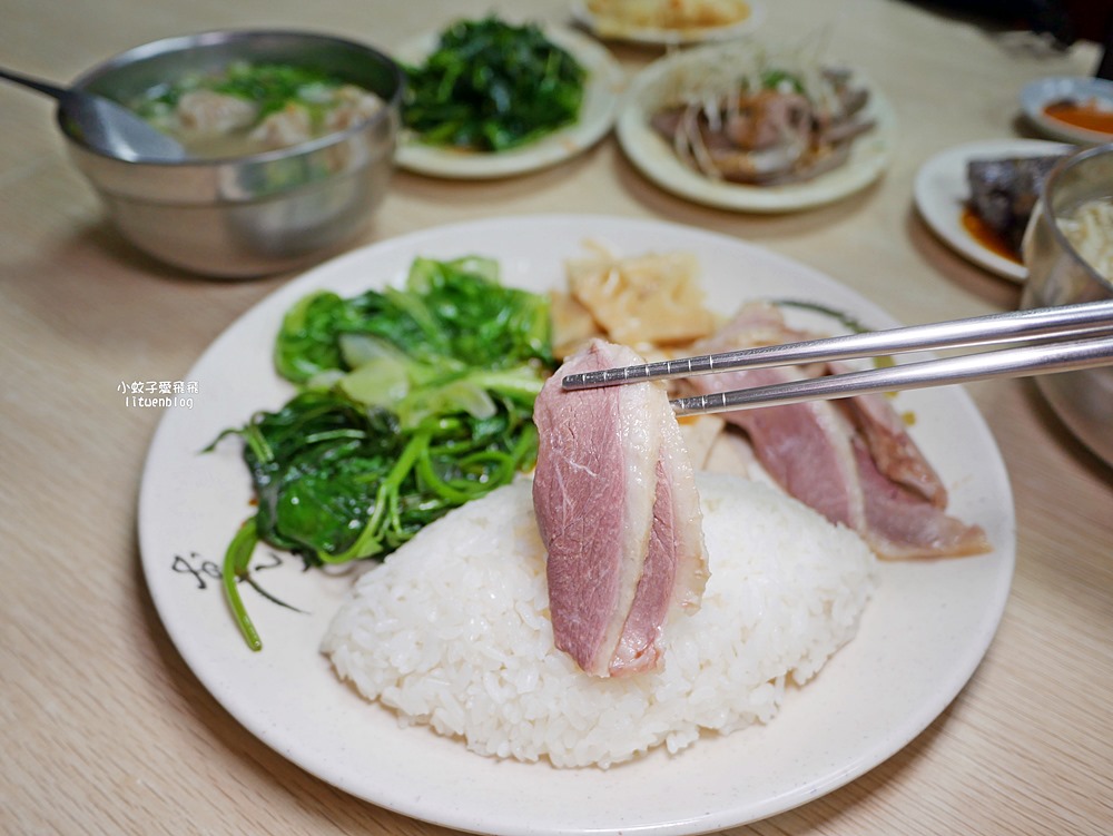 麟光站美食「阿輝鵝肉店」黎孝公園旁沒有招牌的人氣鵝肉小吃