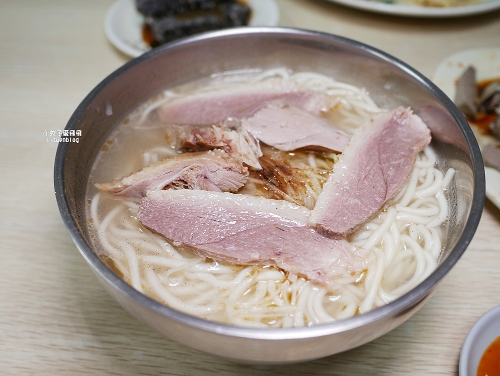 麟光站美食「阿輝鵝肉店」黎孝公園旁沒有招牌的人氣鵝肉小吃