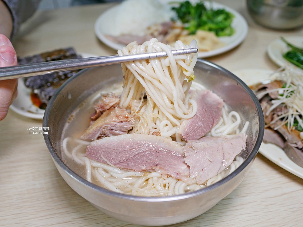 麟光站美食「阿輝鵝肉店」黎孝公園旁沒有招牌的人氣鵝肉小吃