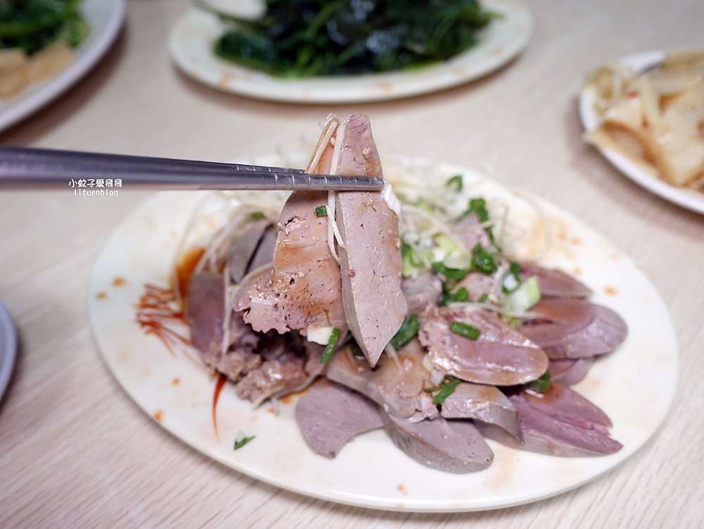 麟光站美食「阿輝鵝肉店」黎孝公園旁沒有招牌的人氣鵝肉小吃