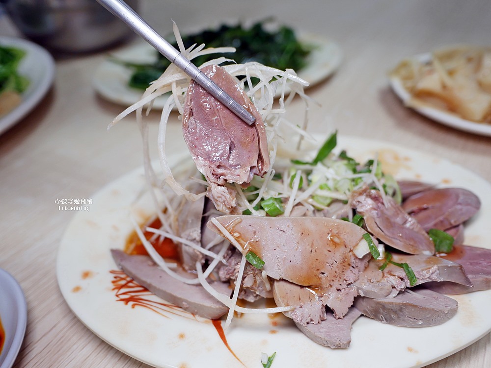 麟光站美食「阿輝鵝肉店」黎孝公園旁沒有招牌的人氣鵝肉小吃