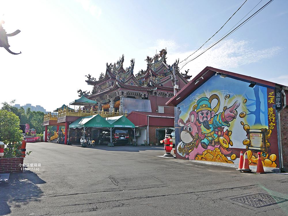 三峽景點「廣行宮」200年老帝君傳奇Q版彩繪牆，三鶯線龍埔站