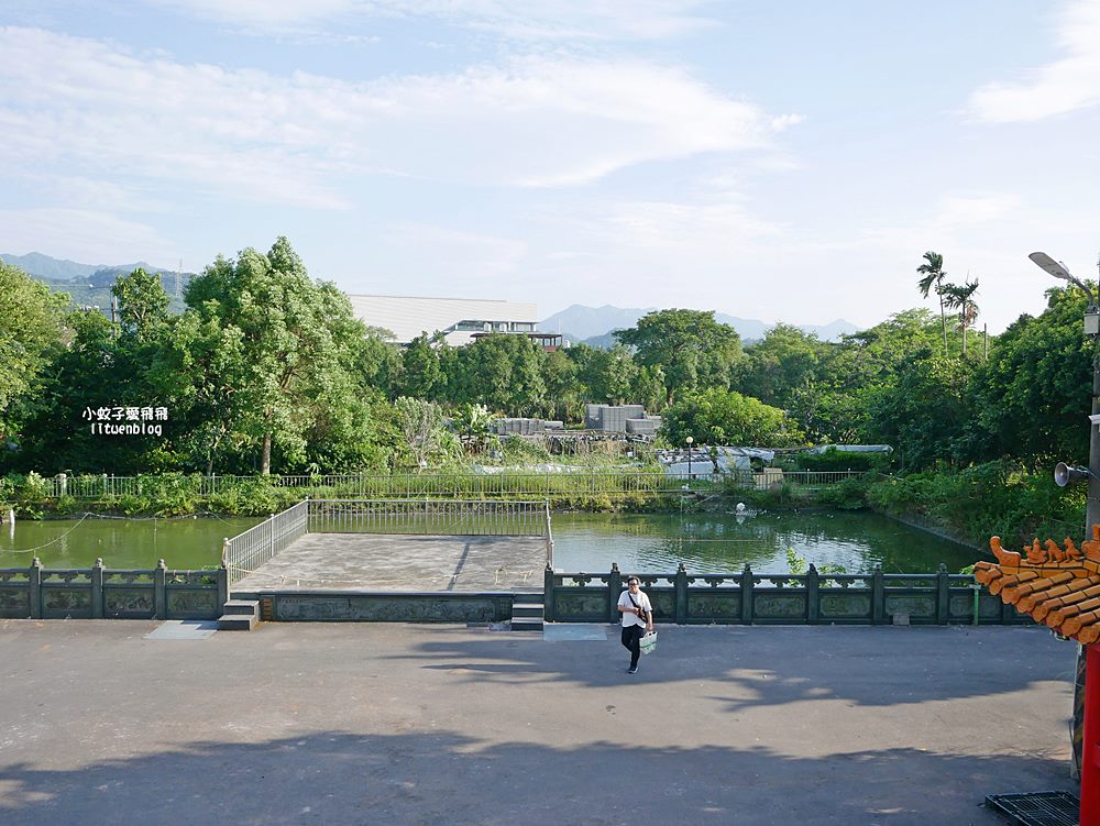 三峽景點「廣行宮」200年老帝君傳奇Q版彩繪牆，三鶯線龍埔站