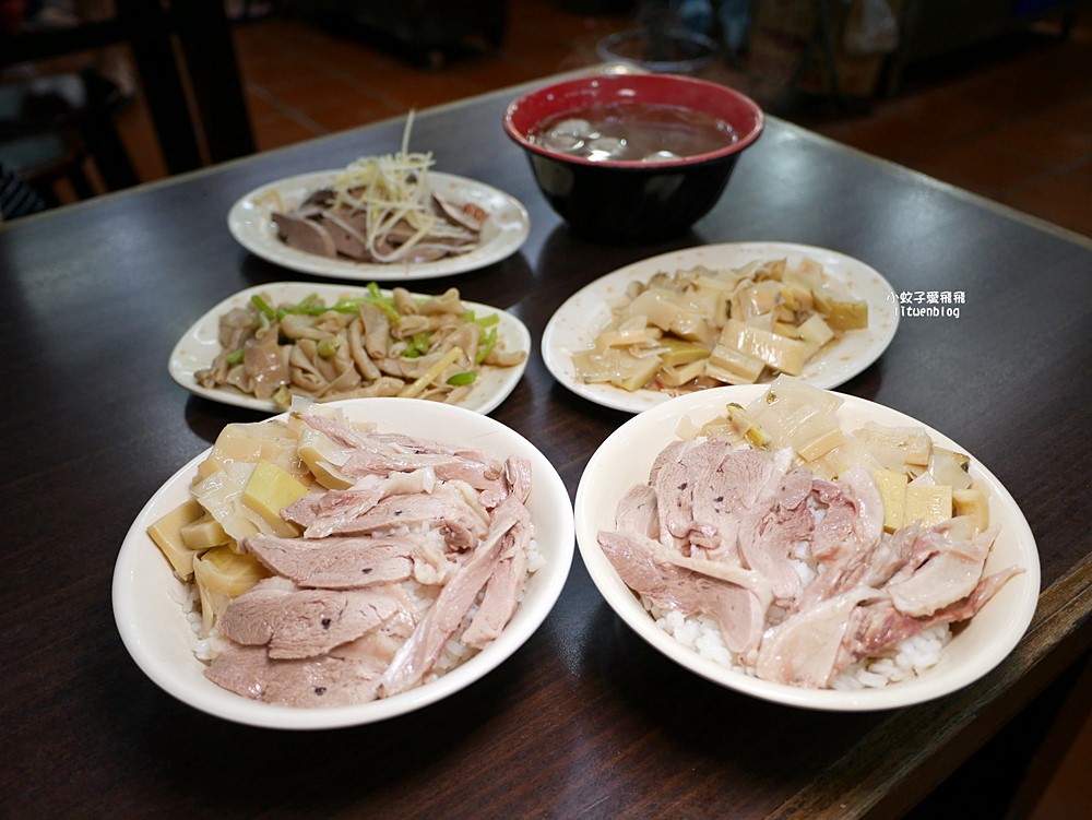 萬芳醫院站美食「三福傳統鵝肉店」百元有找鵝肉飯，藥膳鵝湯免費無限喝