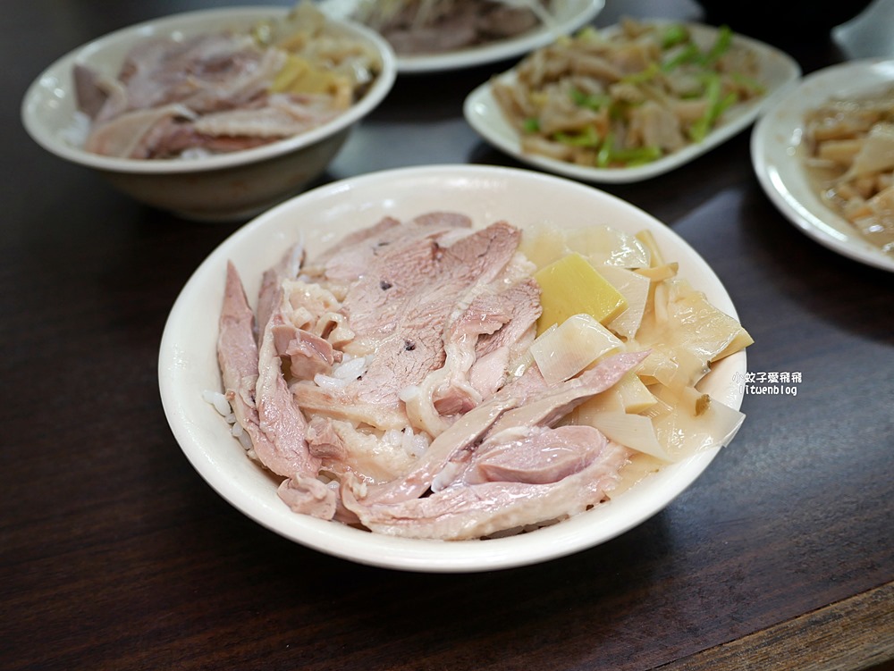 萬芳醫院站美食「三福傳統鵝肉店」百元有找鵝肉飯，藥膳鵝湯免費無限喝