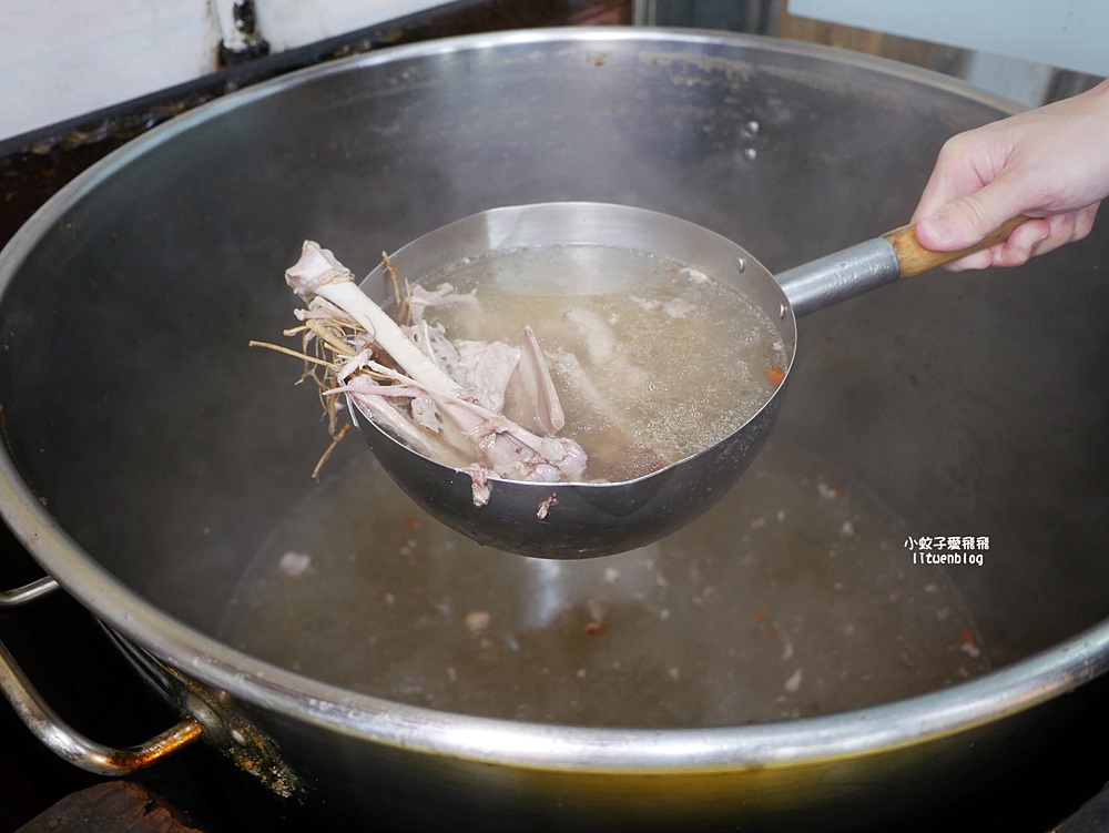 萬芳醫院站美食「三福傳統鵝肉店」百元有找鵝肉飯，藥膳鵝湯免費無限喝